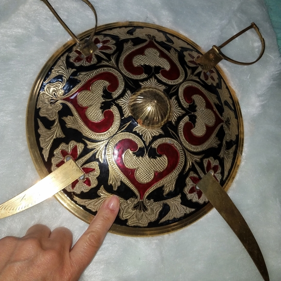 Brass Swords & Shield - Picture 3 of 14